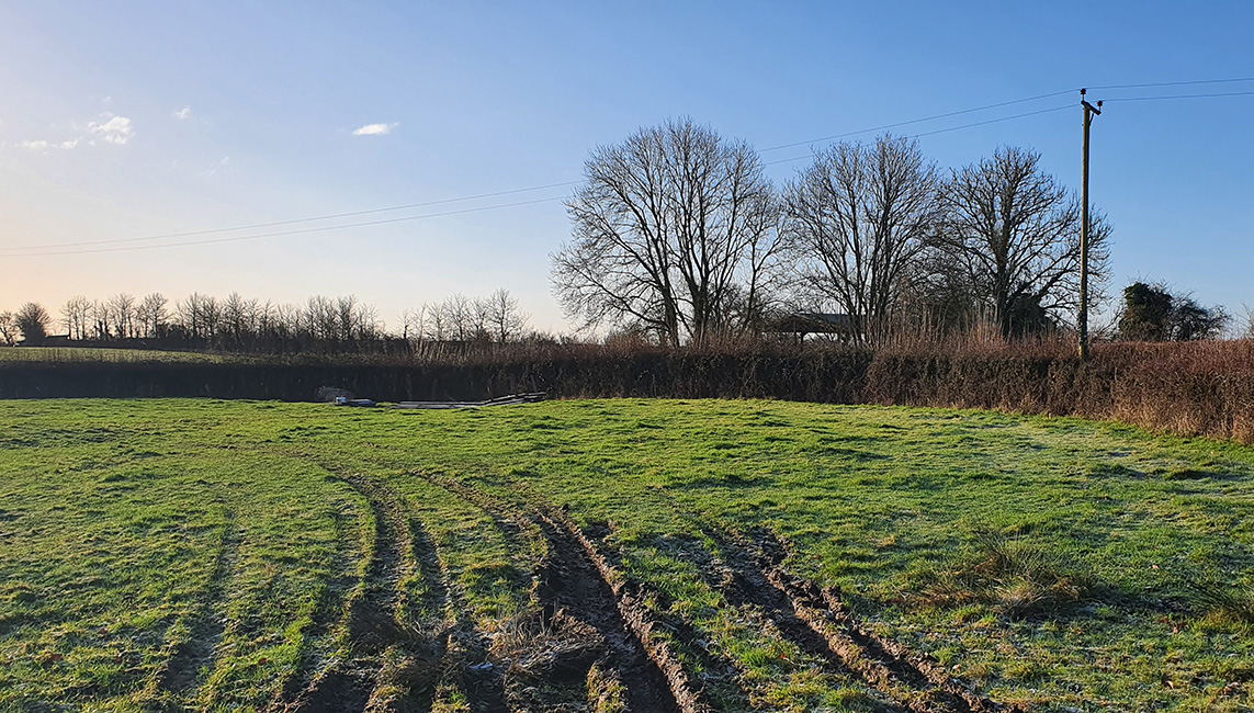 Change of use of land to equestrian and permission for stable building